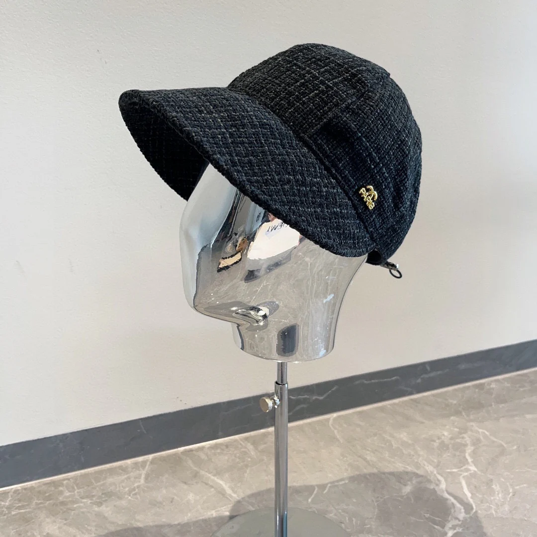 Плетеная шляпа для верховой езды Chanel - черная