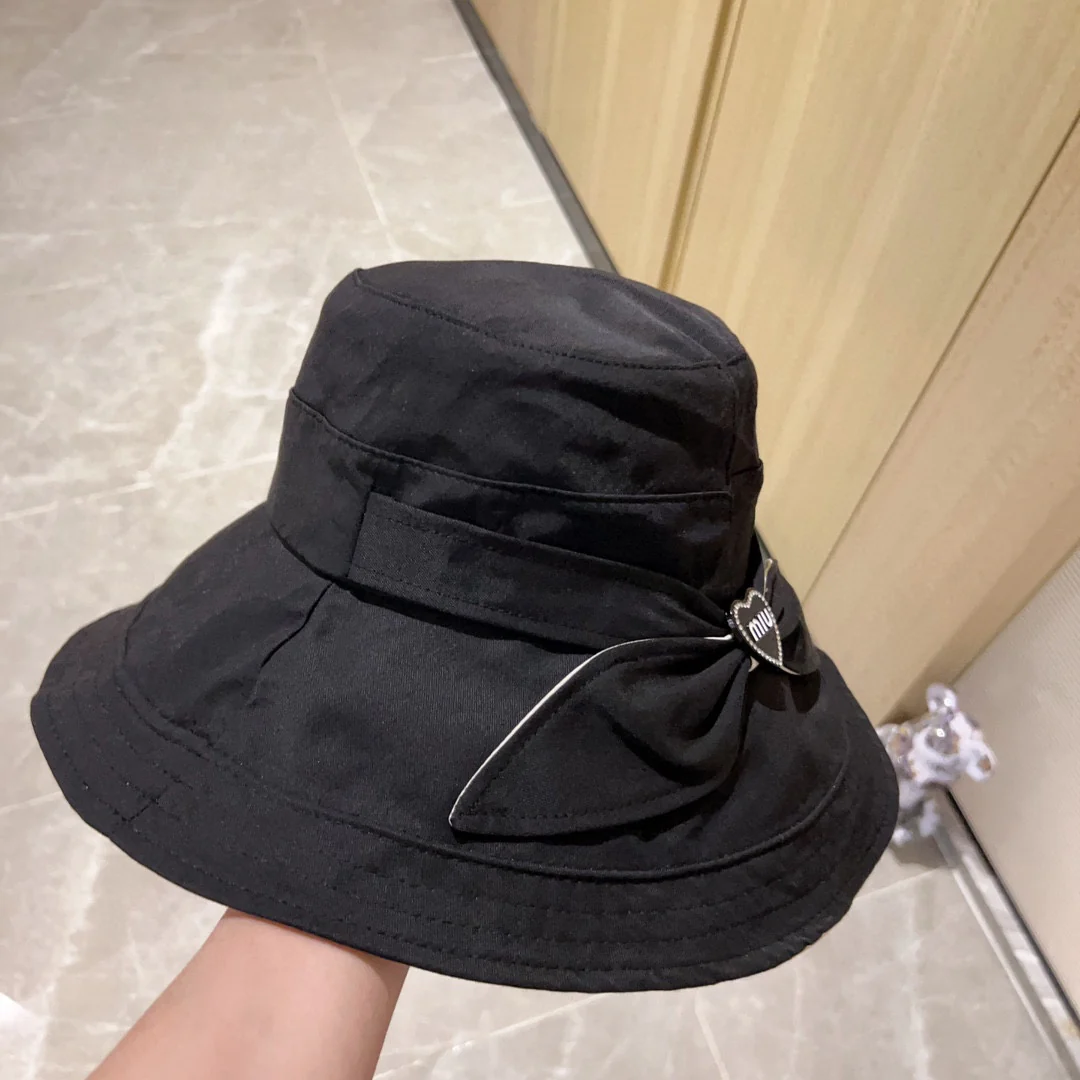 Новинка весны/лета 2023 года от Miu Miu — Широкополая рыбацкая шляпа с бантом — Черная