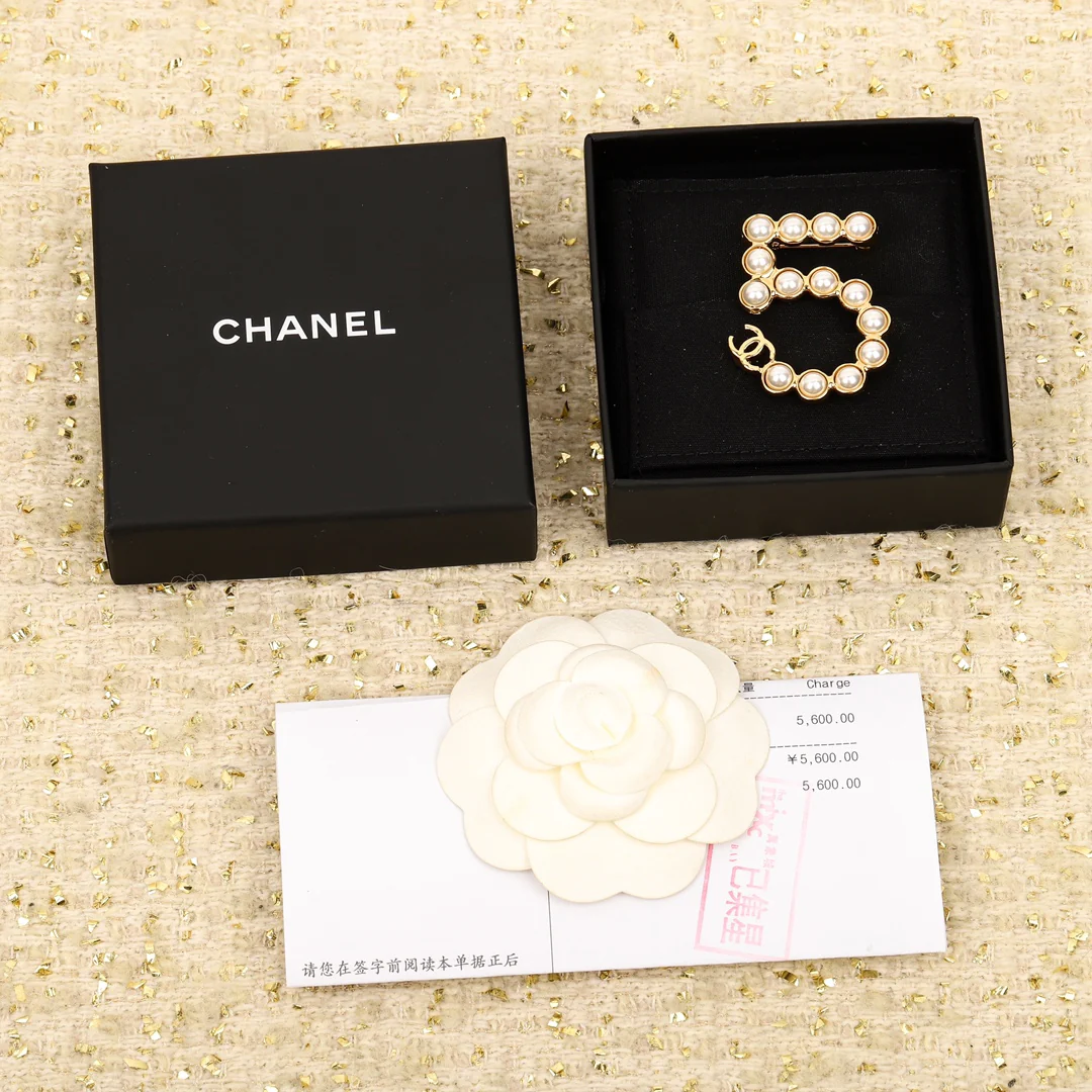 Брошь Chanel 155