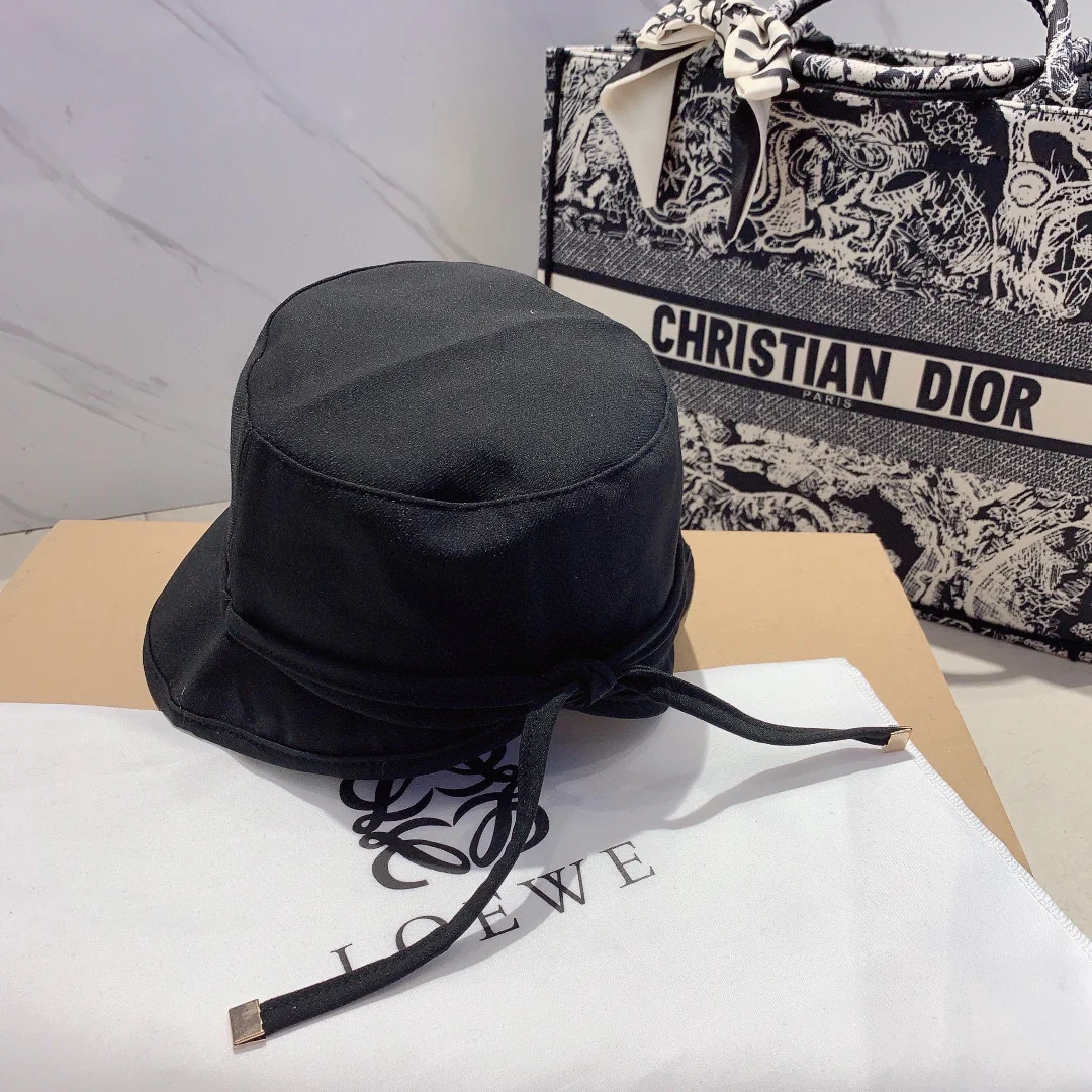 Новая коллекция Chanel ?Рыбацкая шляпа? сезона начало осени 2023 года.