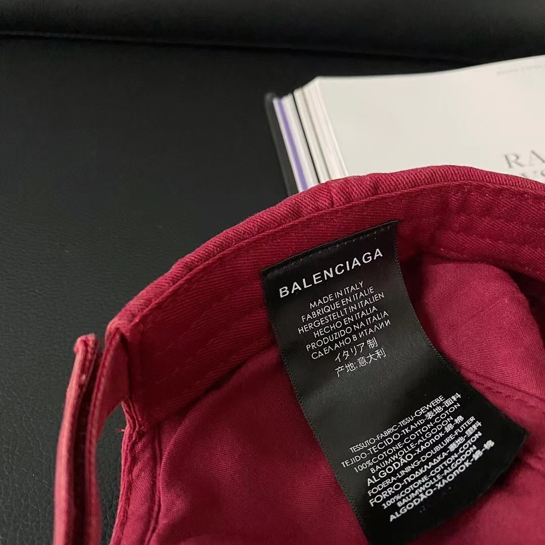 Бейсболка Balenciaga с вышивкой - розовая