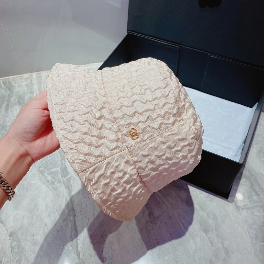 Chanel - Рыбацкая шляпа с волнообразным узором