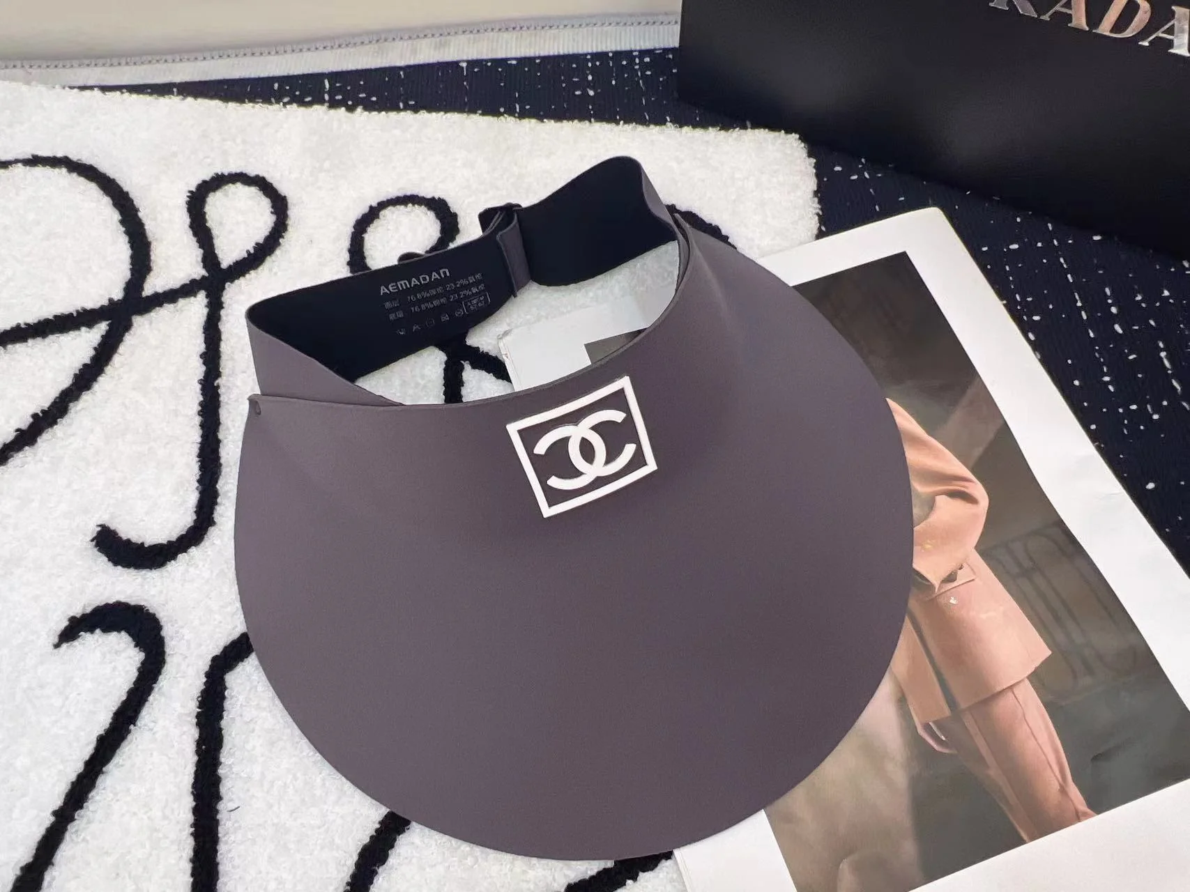 Новая минималистичная и элегантная солнцезащитная шляпа Chanel 2024 года