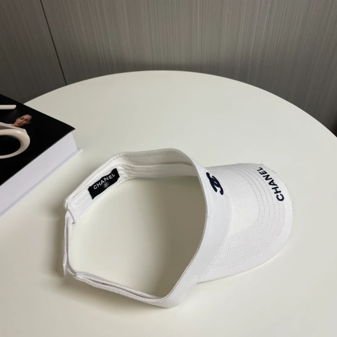 Chanel - Простая и стильная солнцезащитная шляпа - Белая