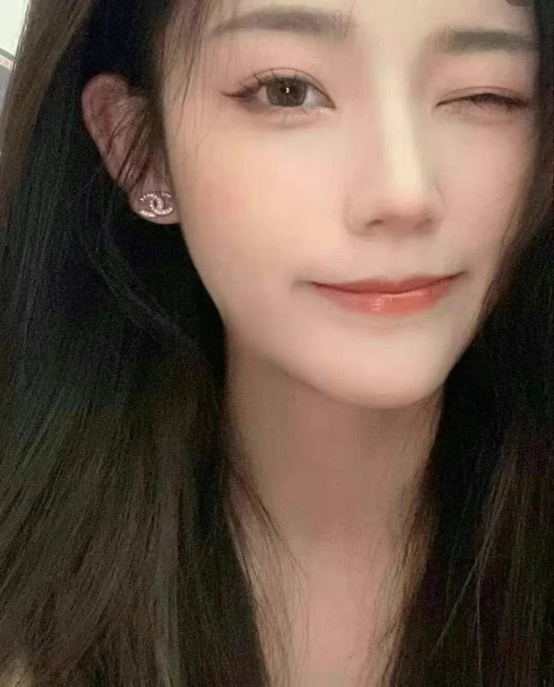 Chanel - Серьги Double C из золота и бриллиантов, цена 25 пенсов.