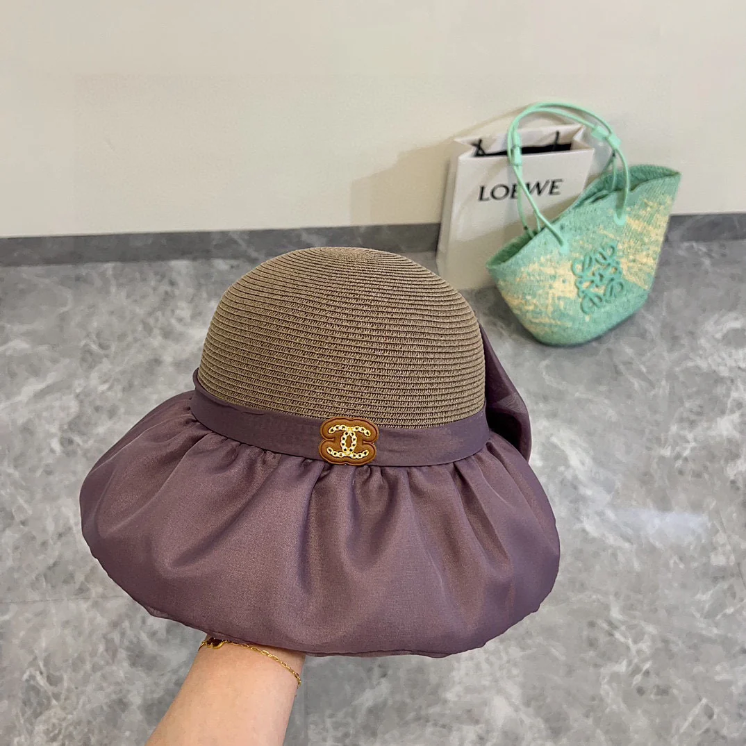 Новая широкополая плетеная шляпа от солнца Chanel весна/лето 2024 — фиолетовая.