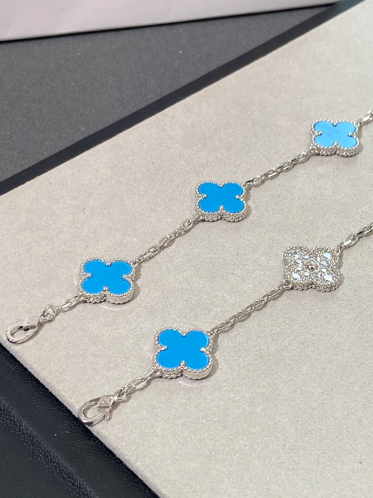 Van Vuitton - Колье 128