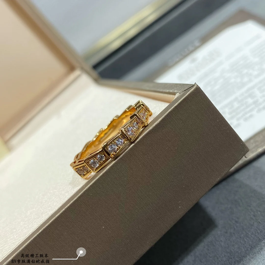 Кольцо Bvlgari 013