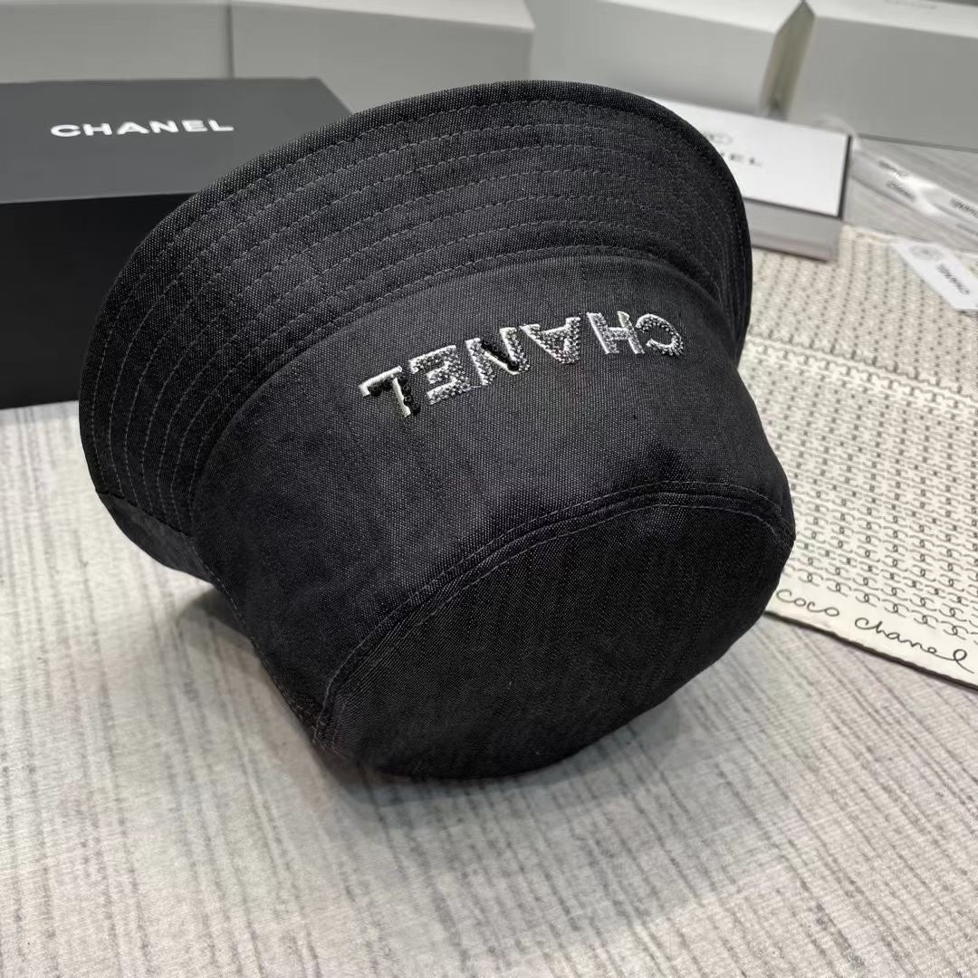 Рыбацкая шляпа Chanel, украшенная пайетками и стразами - Рекомендовано на Xiaohongshu - 2