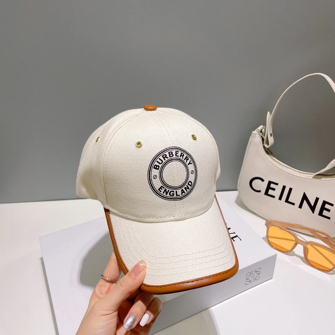 Бейсболка Burberry Весна/Лето 2023