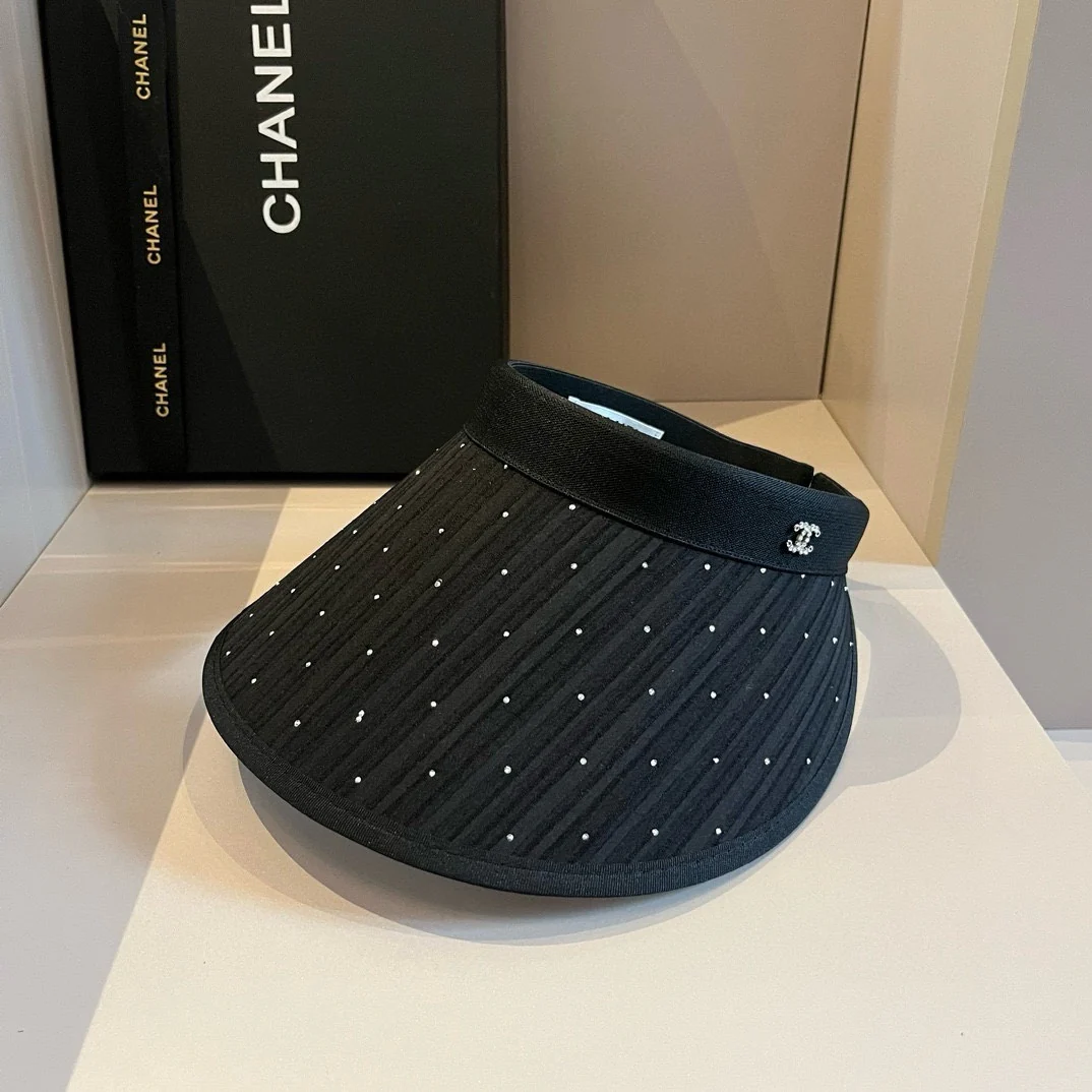 Chanel - Универсальная солнцезащитная шляпа со стразами - Черная