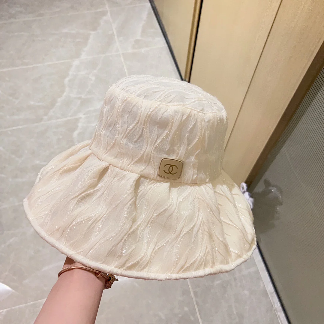Новинка сезона весна/лето 2023 от Chanel - Курортный стиль - Кружевная рыбацкая шляпа - Белый