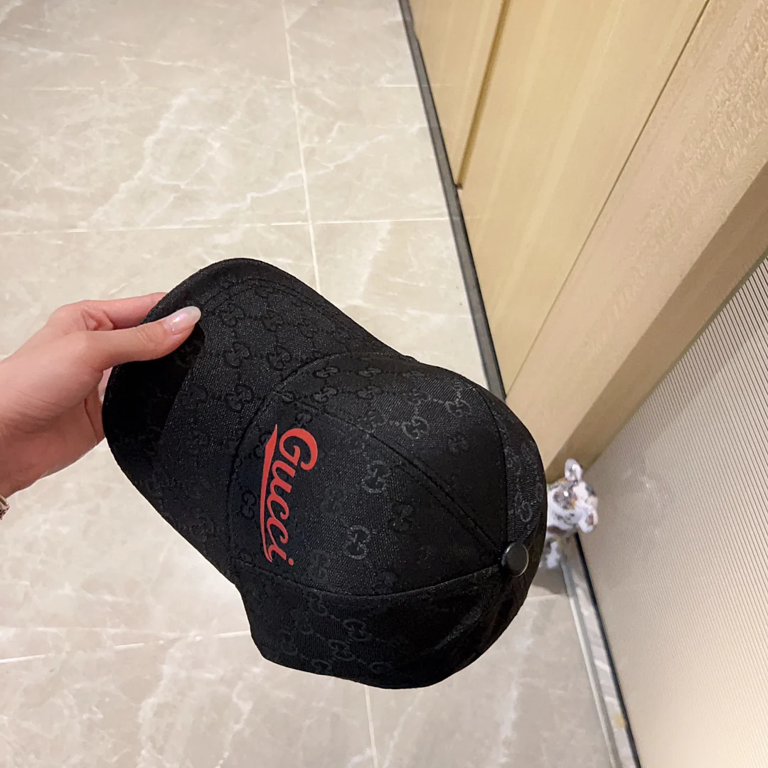 Новинка сезона весна/лето 2023 от Gucci - бейсболка с монограммой - черная - 1