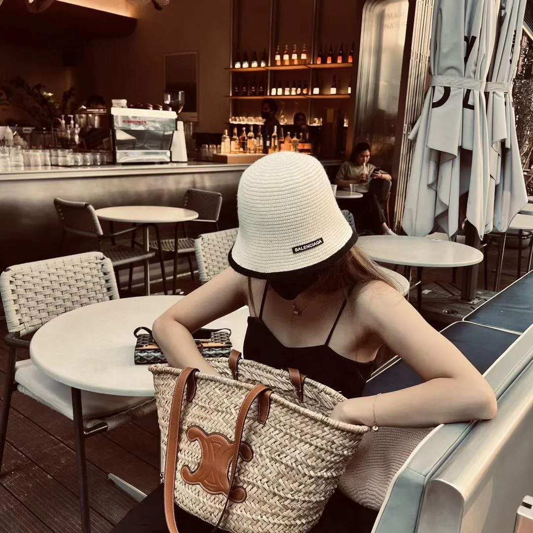 Balenciaga - Вязаная рыбацкая шапка