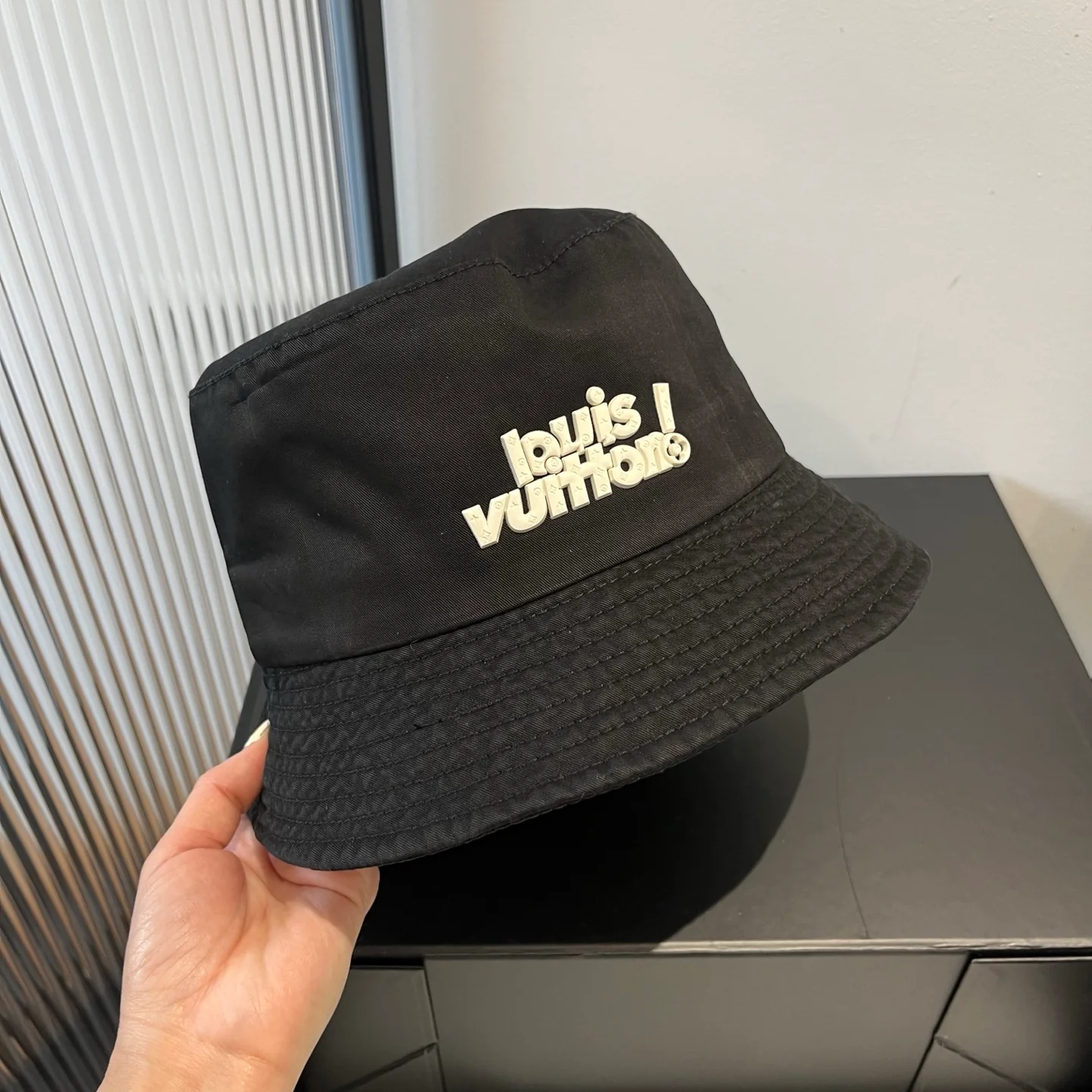 LV - Простая рыбацкая шляпа - Черная