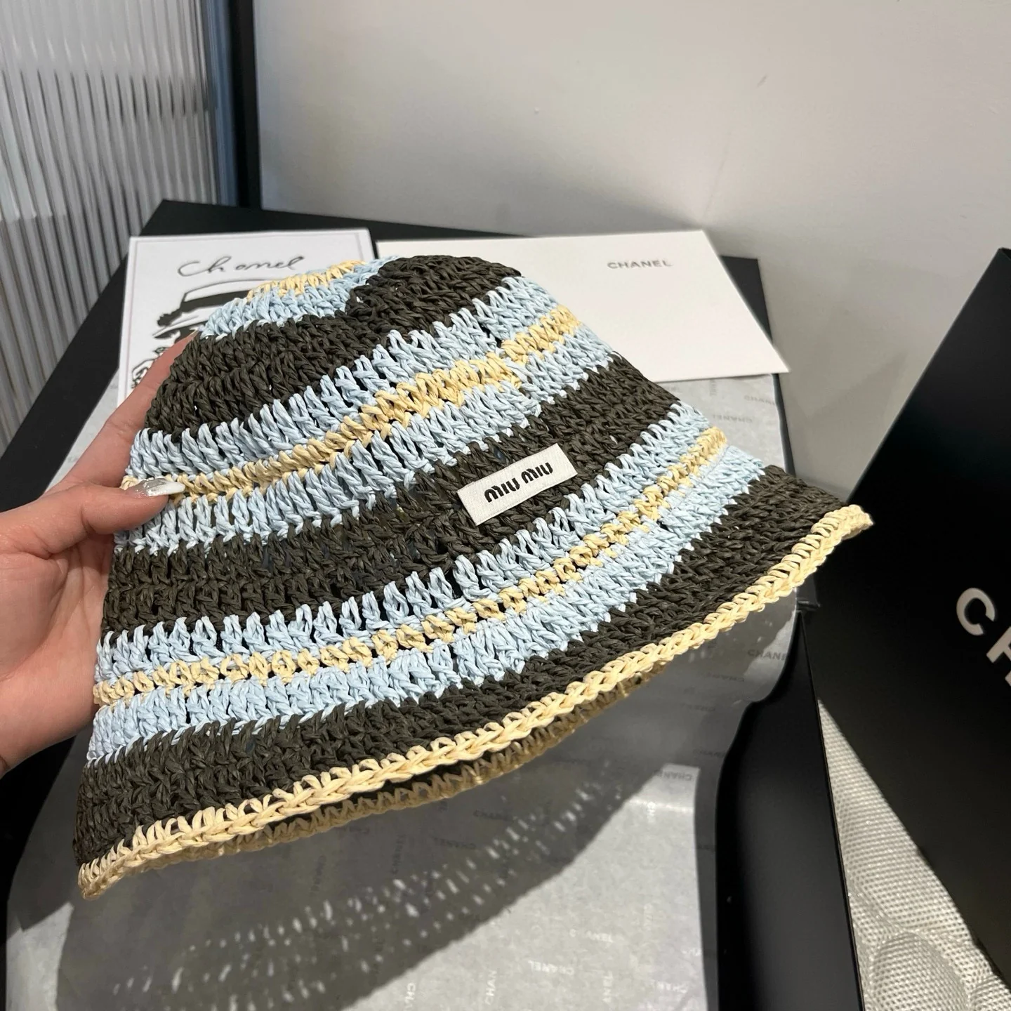 Панама Miu Miu в стиле колор-блок — синяя