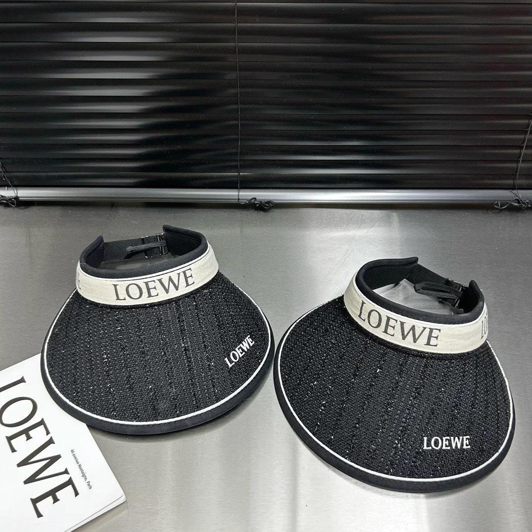 Новинка лета от LOEWE - Солнцезащитная шляпа из блестящей ткани