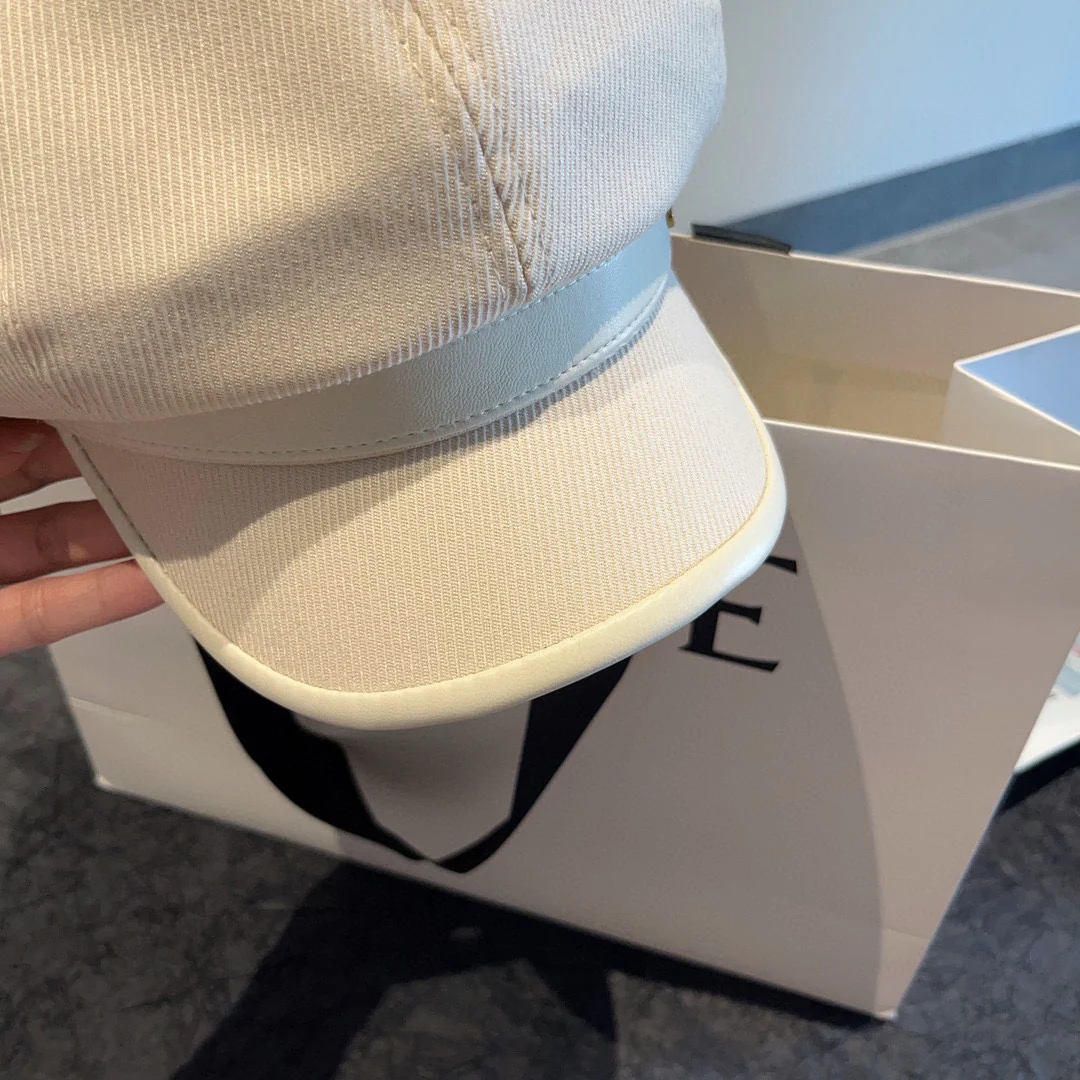 Новая простая шляпа художника Chanel осень/зима - белая