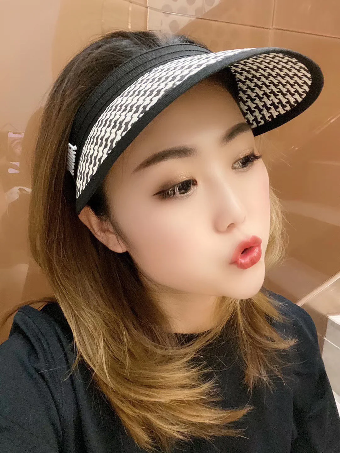 Солнцезащитная шляпа Dior в клетку ?гусиная лапка?