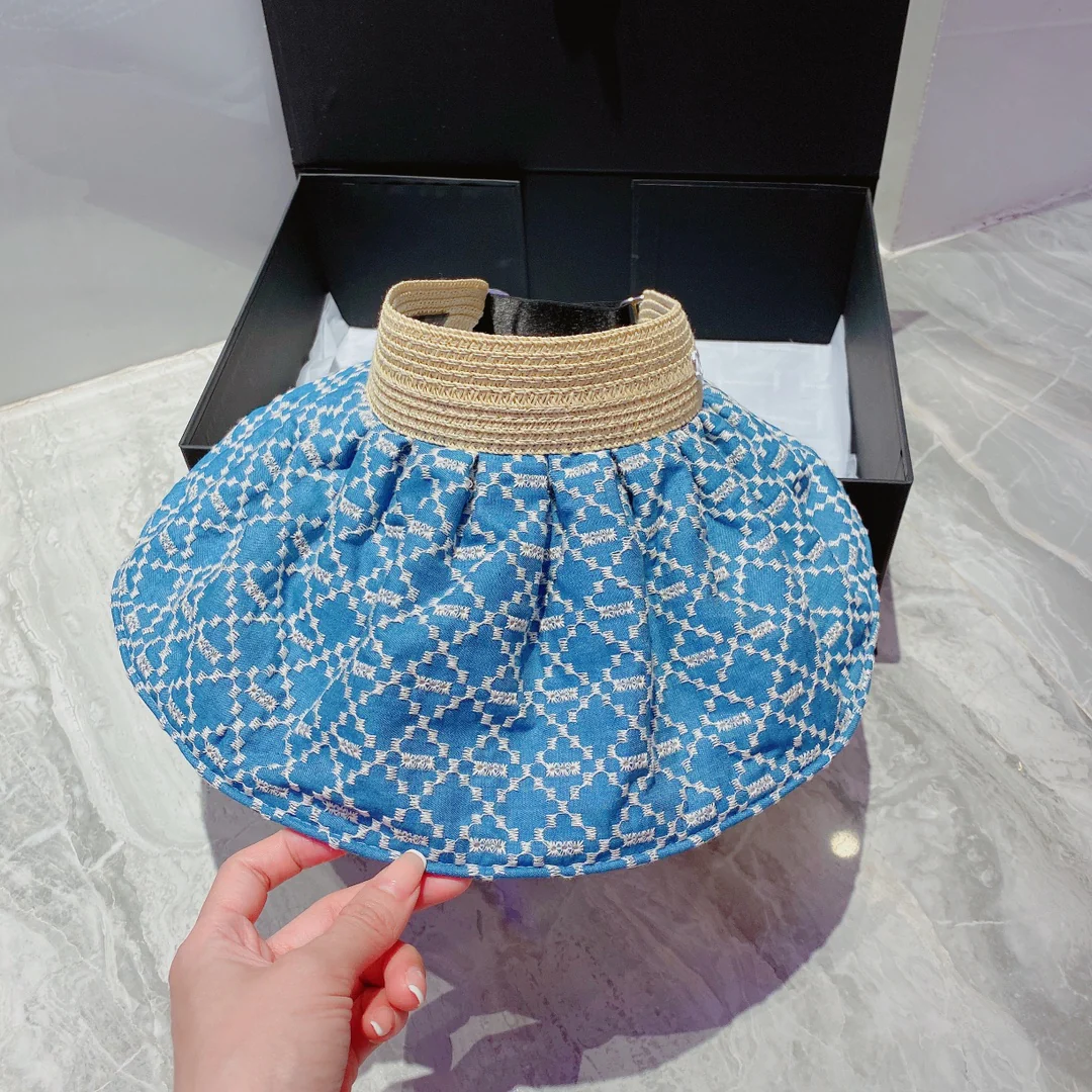 Chanel - Солнцезащитная шляпа из джинсовой ткани - 1