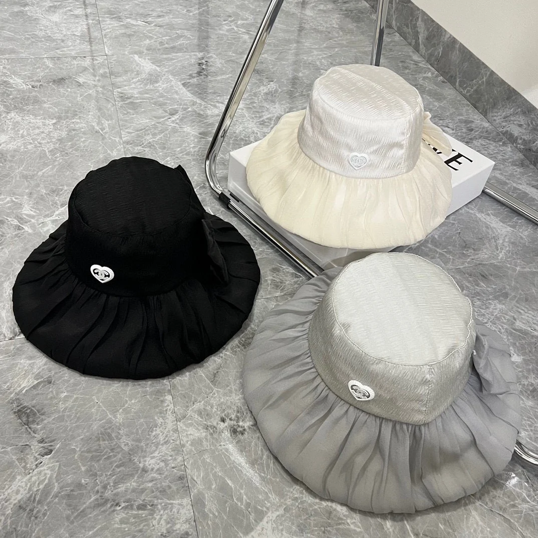 Новая элегантная шелковая шляпа от солнца Chanel 2024 с бантом - белая.