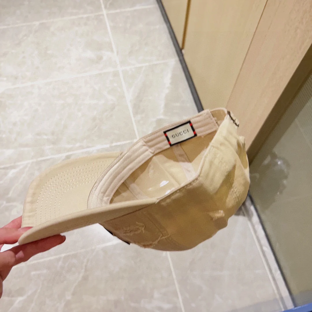 Новинка сезона весна/лето 2023 от Gucci - Бейсболка - Коллаборация - Off-White