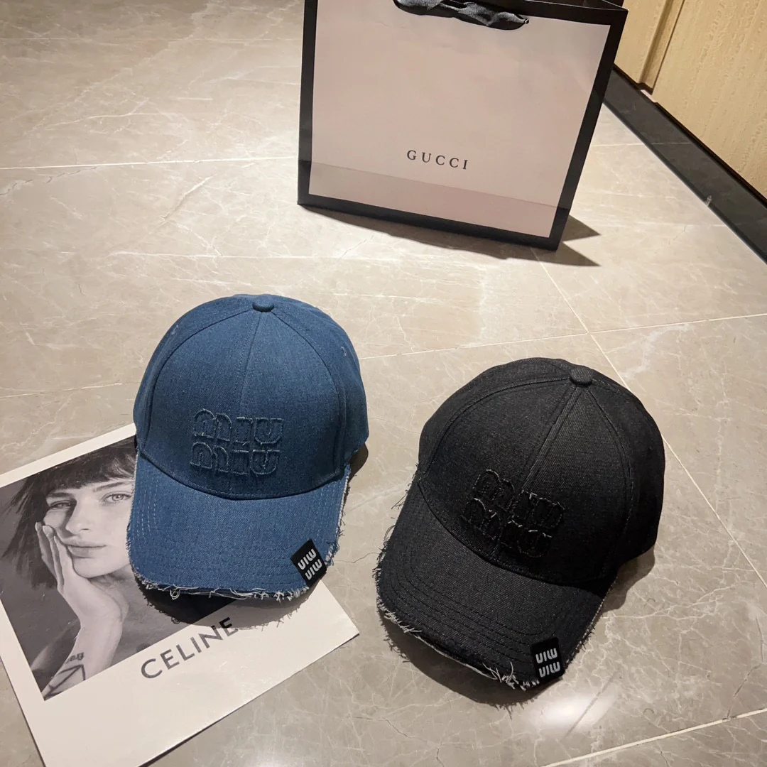 Новая джинсовая бейсболка Miu Miu 2023 в стиле бутика с бахромой — синяя.