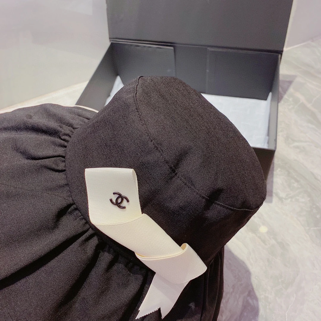 Солнцезащитная шляпа Chanel из ткани, устойчивой к УФ-излучению - Складная широкополая шляпа от солнца - 1 шт.