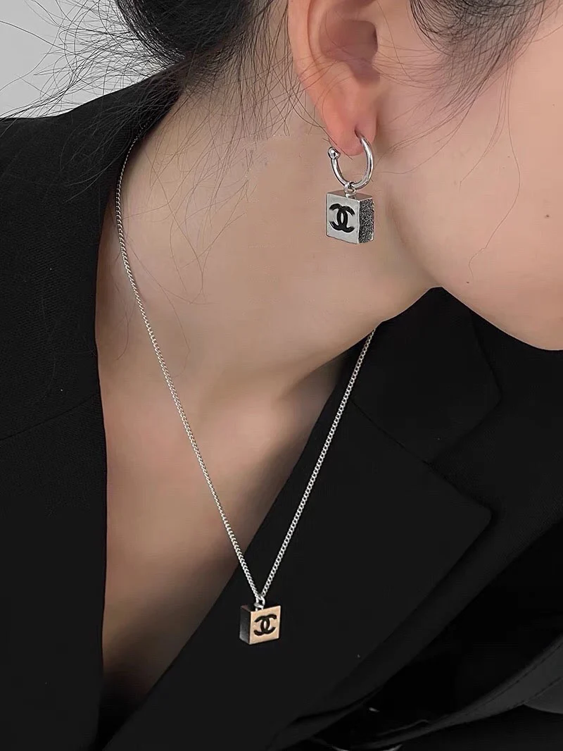 Chanel - Колье 383