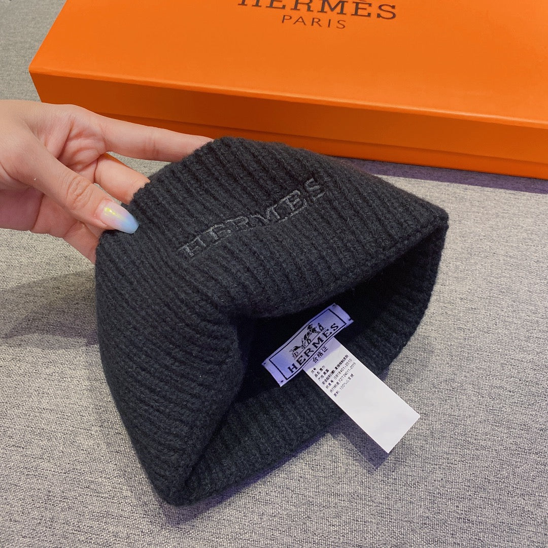 Вязаный кашемировый комплект Hermes с шапкой-бини - черный