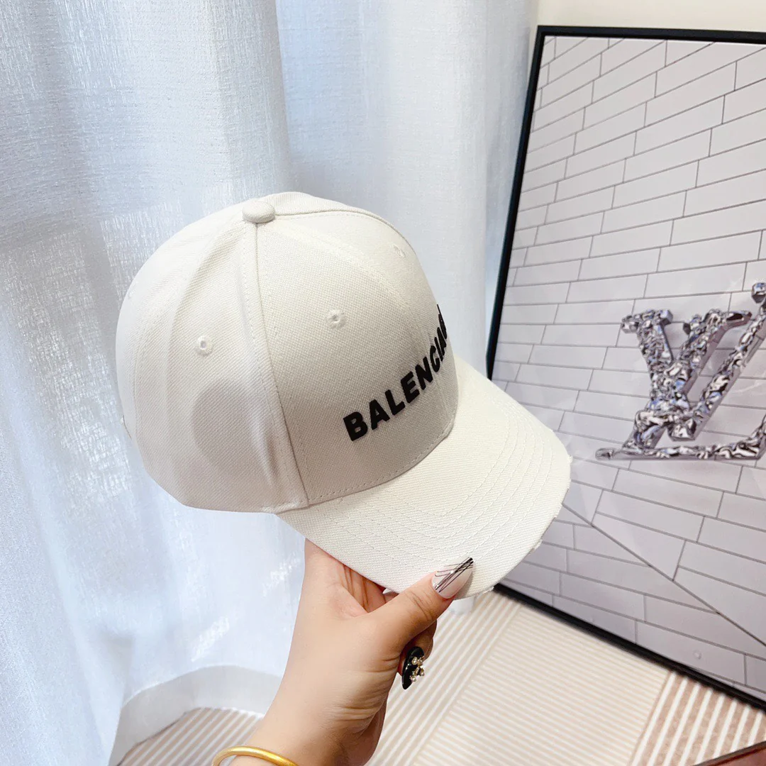 Balenciaga - Маленькая бейсболка с вышивкой в ??виде кисти - Белая