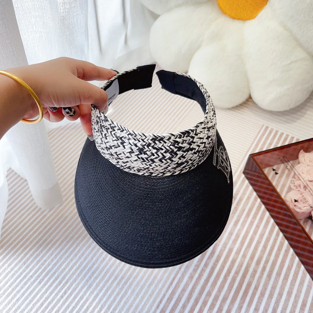 Новинки коллекции Burberry Весна/Лето 2023 - Козырек - Солнцезащитная шляпа