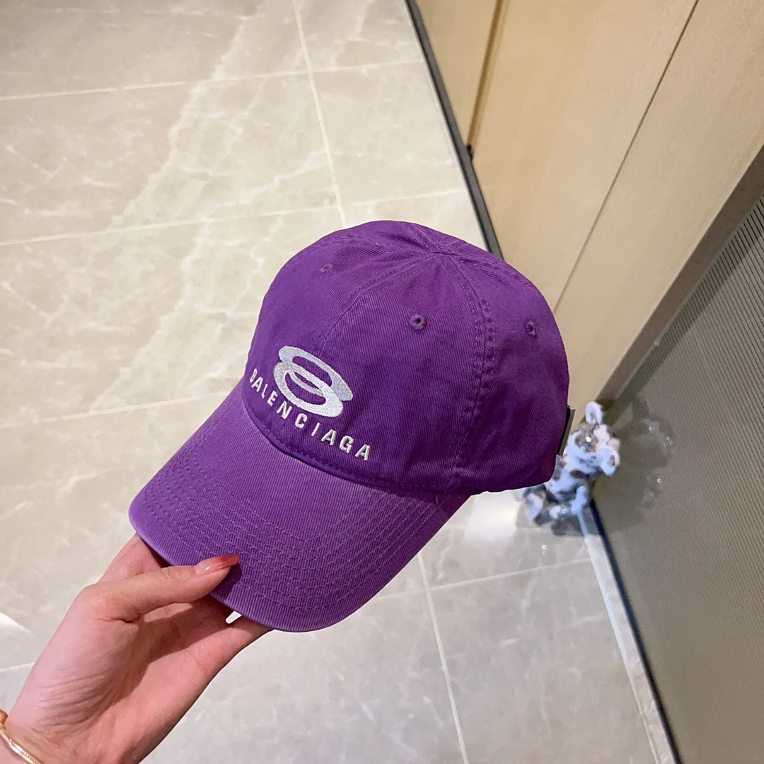 Париж - Новинки сезона весна/лето 2023 - Вышитая шапка/шарф.