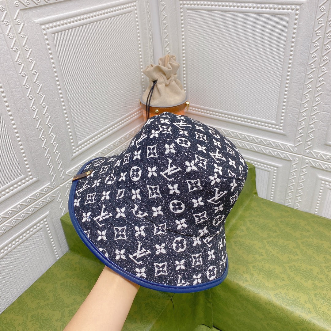 LV - Рыбацкая шляпа с кожаной отделкой и монограммой