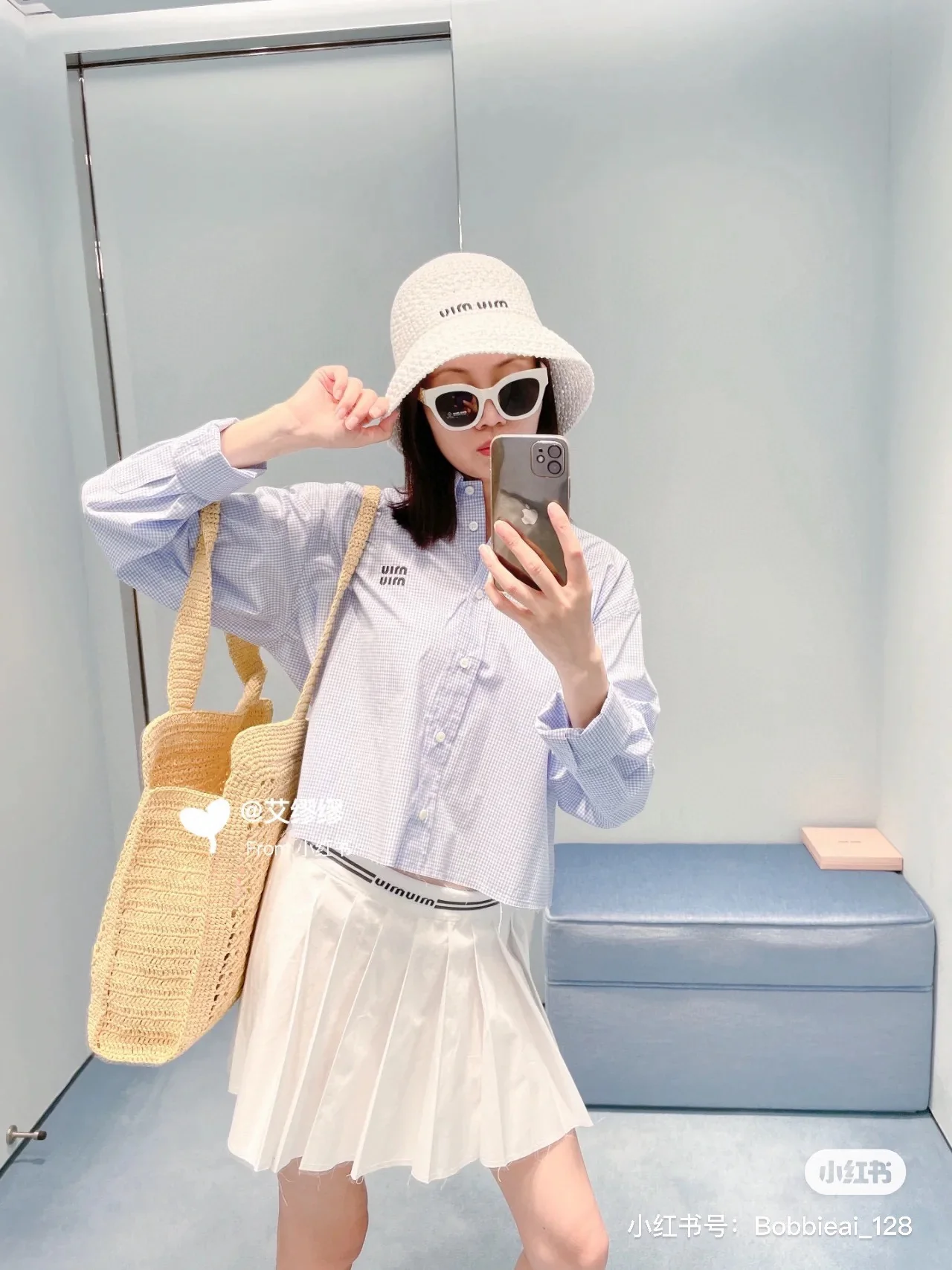 Новинка коллекции Miu Miu Весна/Лето 2023 - Вязаная крючком рыбацкая шапка - Белая