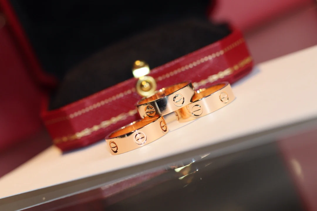 Кольцо Cartier Love — розовое золото, белое золото, желтое золото — без бриллиантов