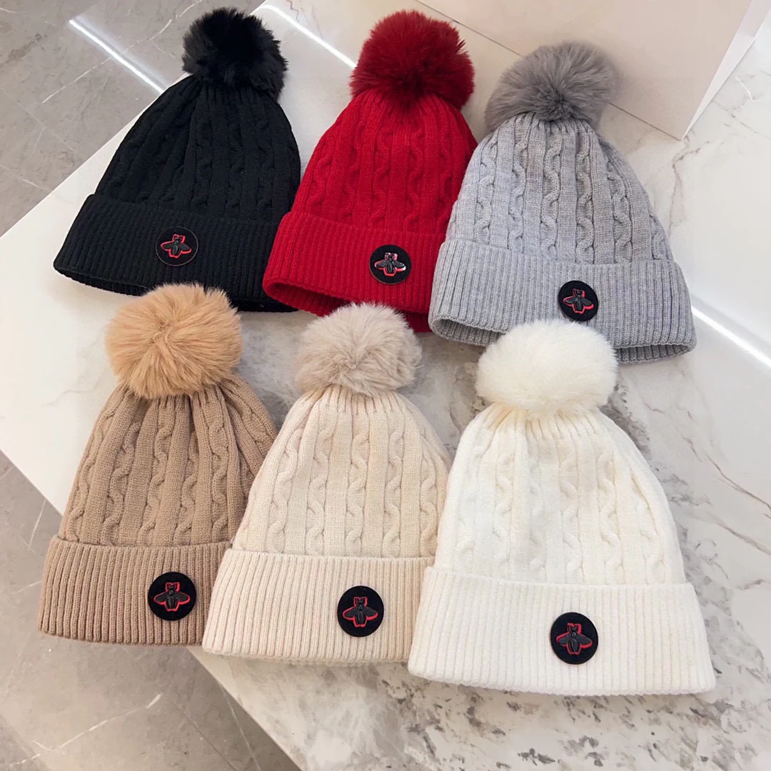 Вязаная шапка Gucci с косами - красная