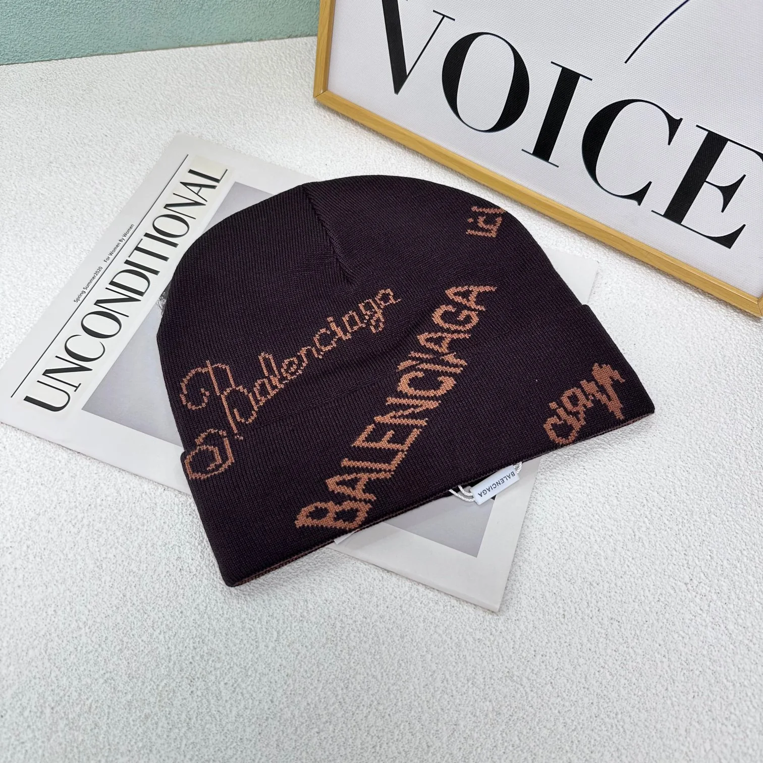 Новинка сезона осень/зима 2023 от Balenciaga - Вязаная шапка-бини