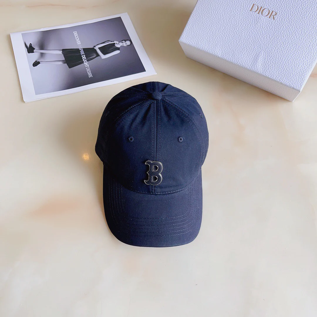 Balenciaga - Новая бейсболка в форме буквы B - conk4