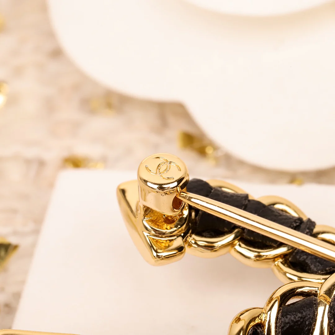 Брошь Chanel 160