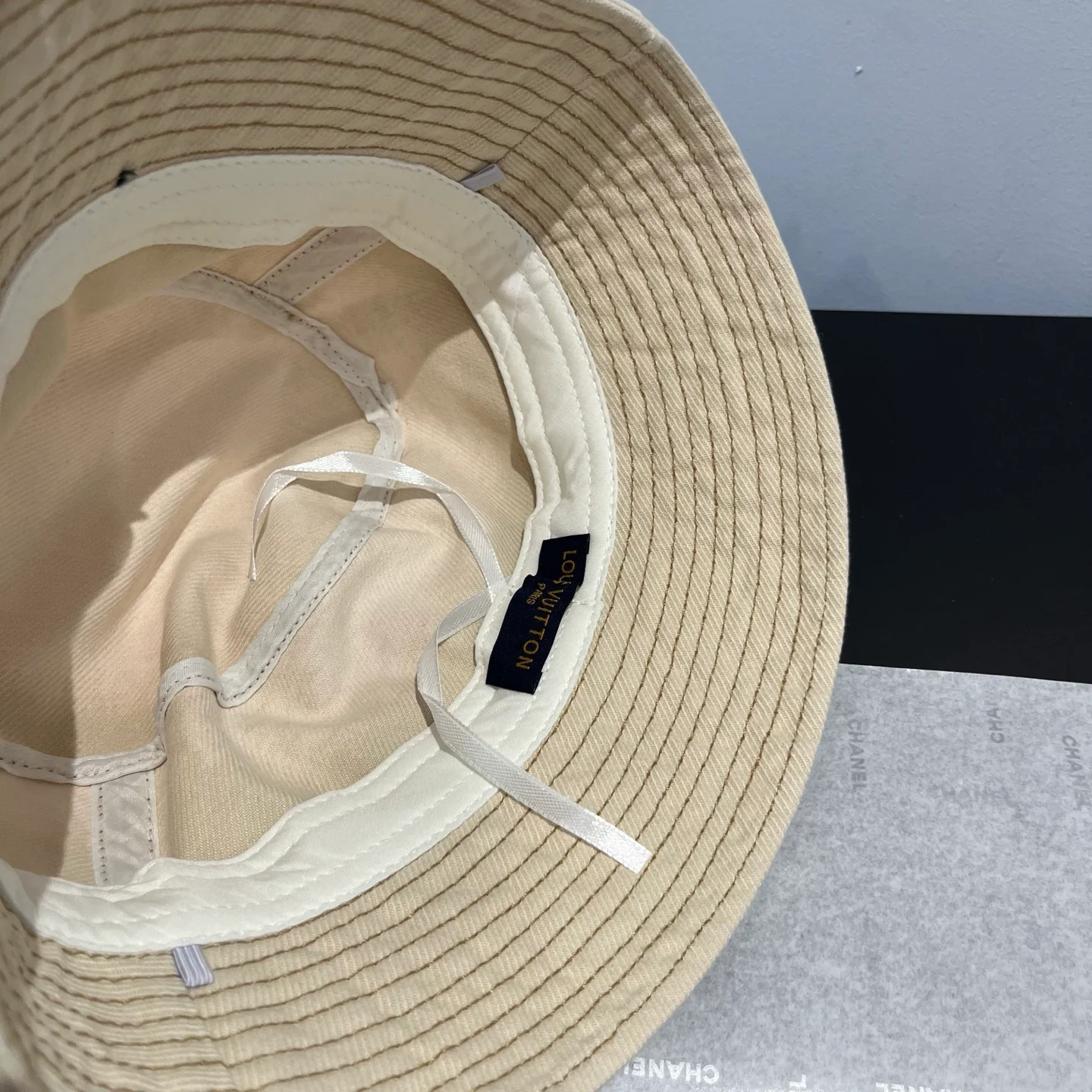 LV - Градиентная рыбацкая шляпа - Цвет слоновой кости