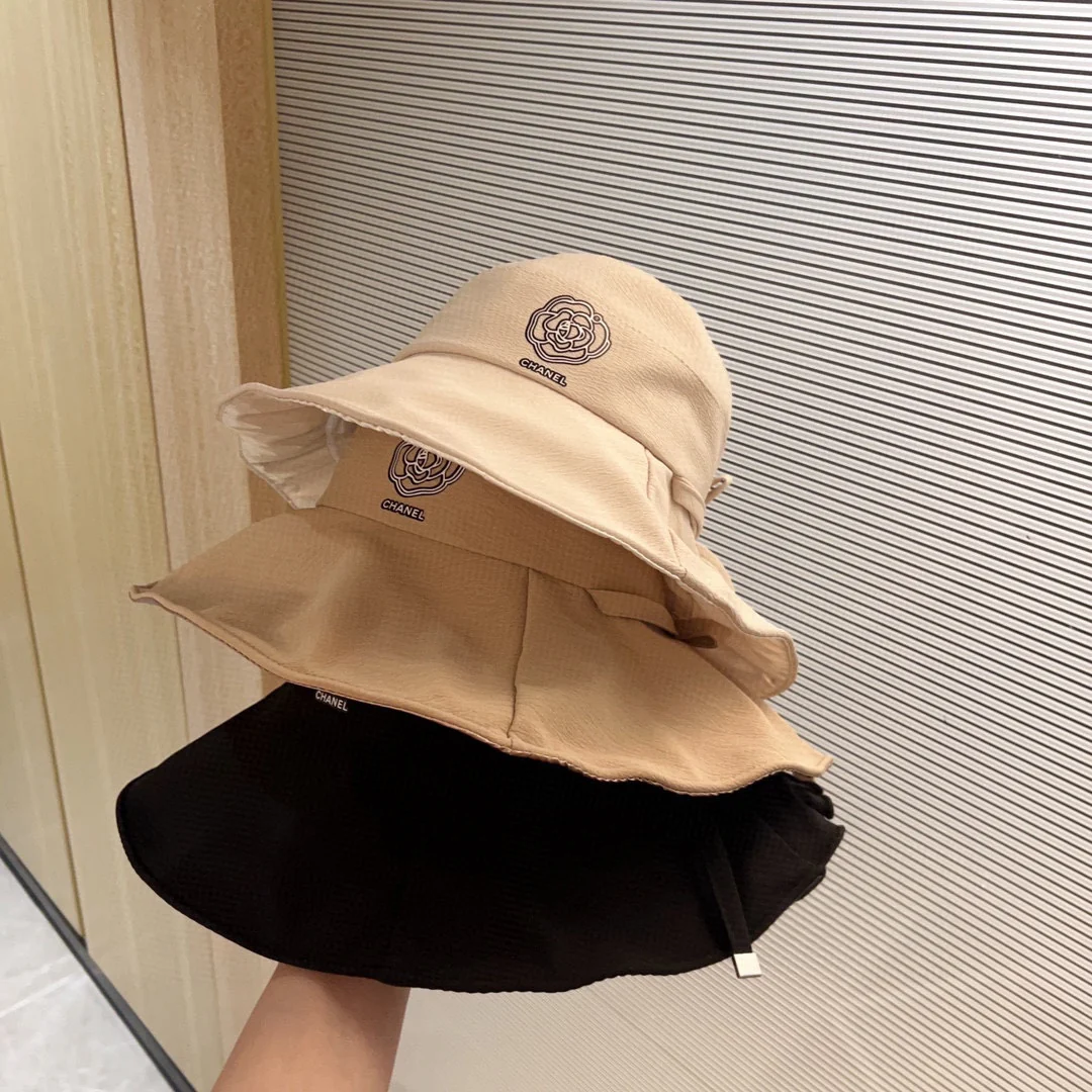 Новинка сезона весна/лето 2023 от Chanel - Рыбацкая шляпа с камелией