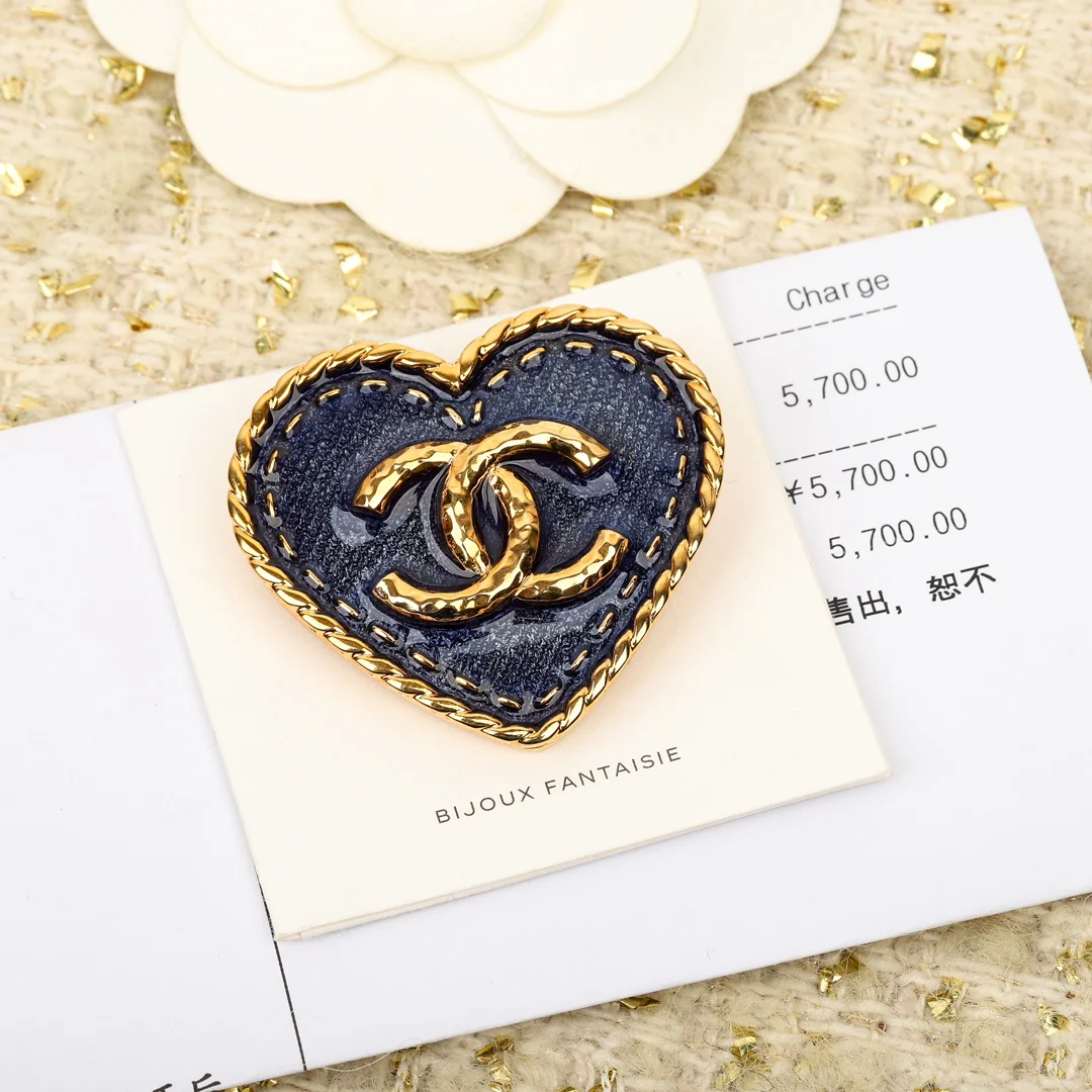 Брошь Chanel 144