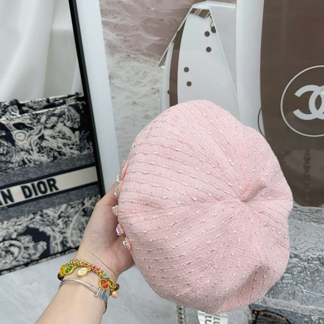 Берет Miu Miu с пайетками - розовый