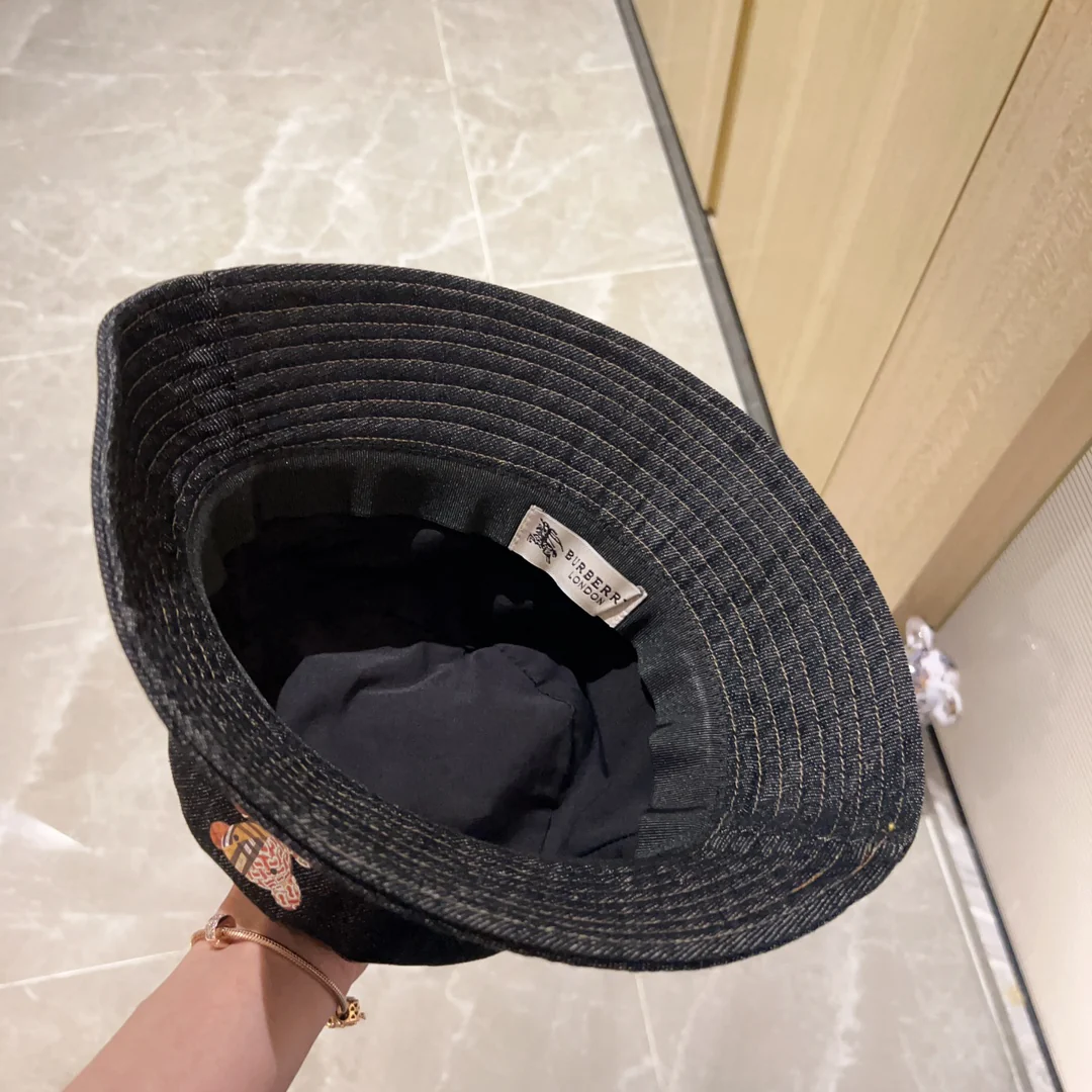 Новинка сезона весна/лето 2023 от Burberry - Джинсовая панама - Черная