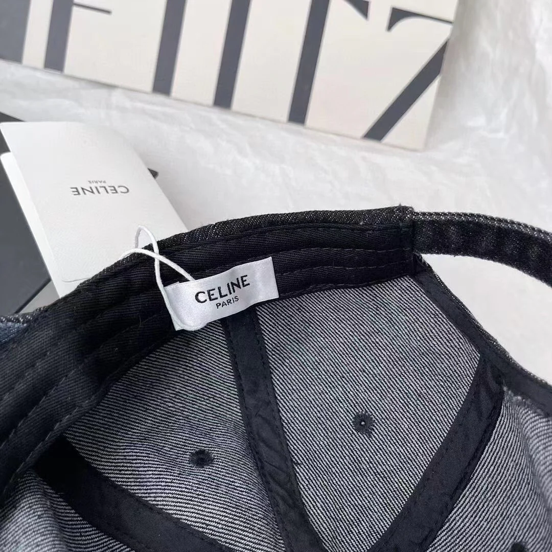 Celine - Новая минималистичная бейсболка с эффектом потертости - Черная