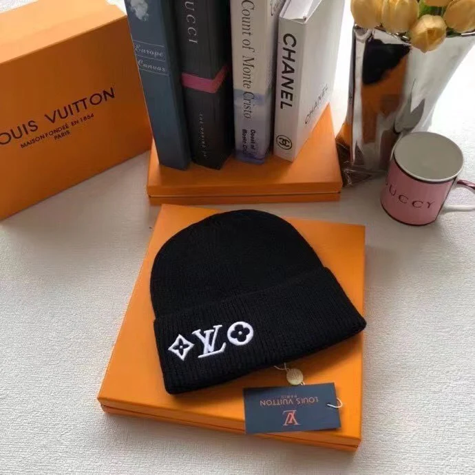LV - Шерстяная вязаная шапка-бини - 1