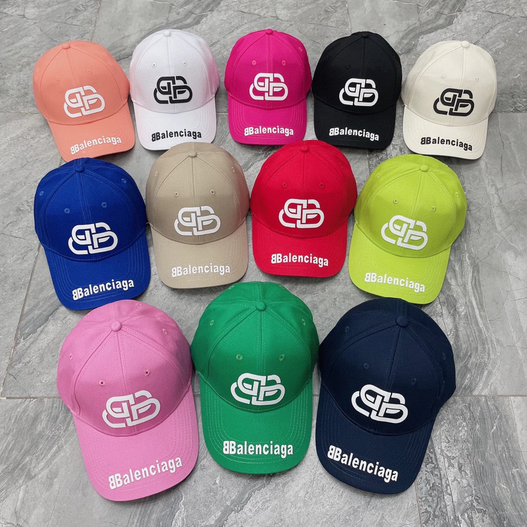 Balenciaga - Яркие бейсболки на все сезоны