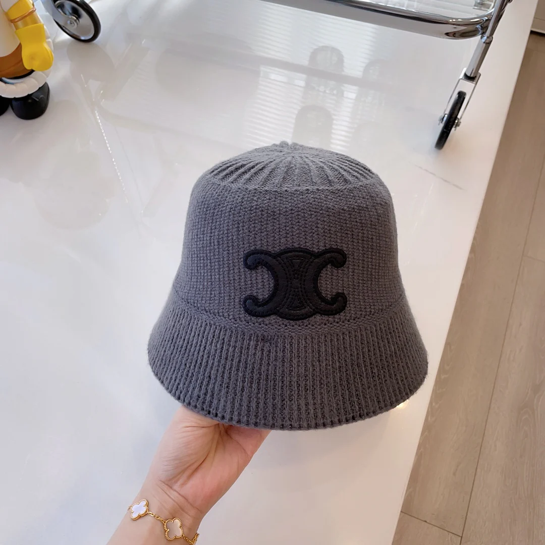 Вязаная рыбацкая шапка Celine в винтажном стиле с текстурной отделкой - серая.