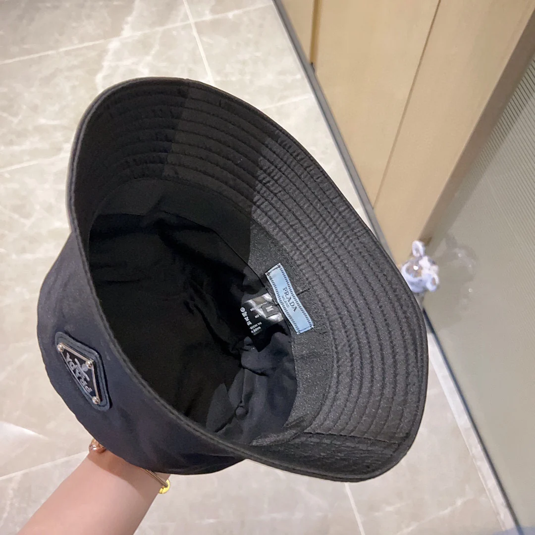 Новинка сезона весна/лето 2023 от Prada - Водонепроницаемая панама - Черная